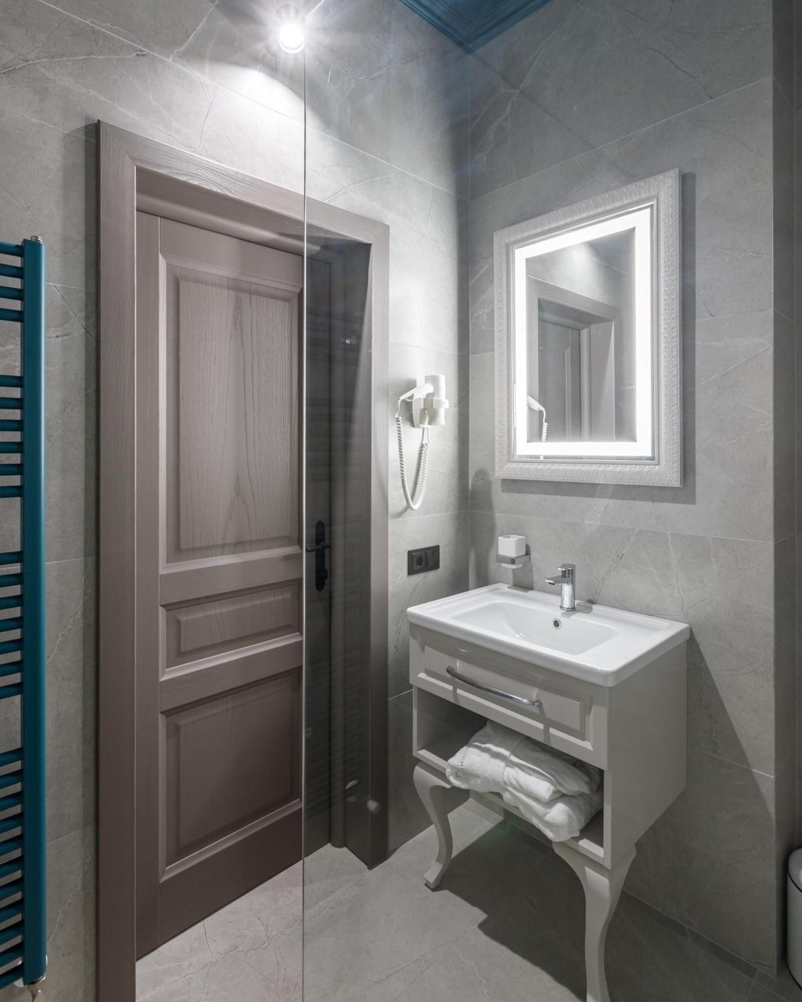 Richmond Hotel Chisinau Eksteriør bilde